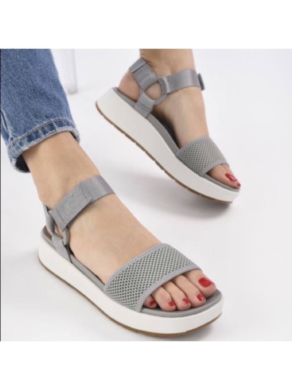 UGG Aissa Sandals Gray Mesh Platform size 8.5
